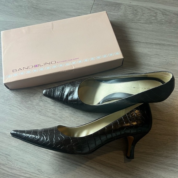 Bandolino Black Croc-Embossed Heels Timeless Elegance - Picture 2 of 4